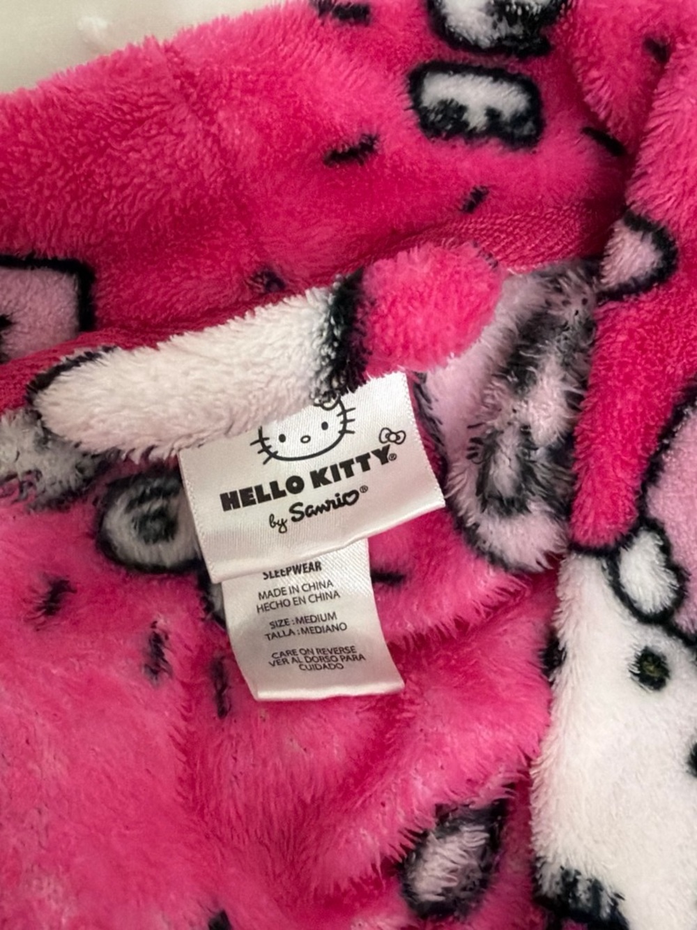 Hello Kitty Bright Pink Robe - Picture 3 of 3
